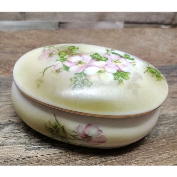 Vintage Nippon Hand Painted Porcelain Covered Jewelry Trinket Box Cottage Core - Picture 1 of 7